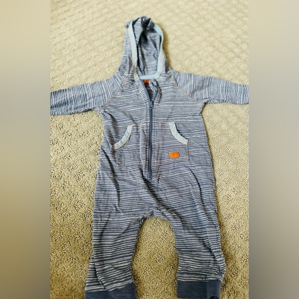 7 for all mankind body suit. Light and comfortable. Pairs well with onesie.